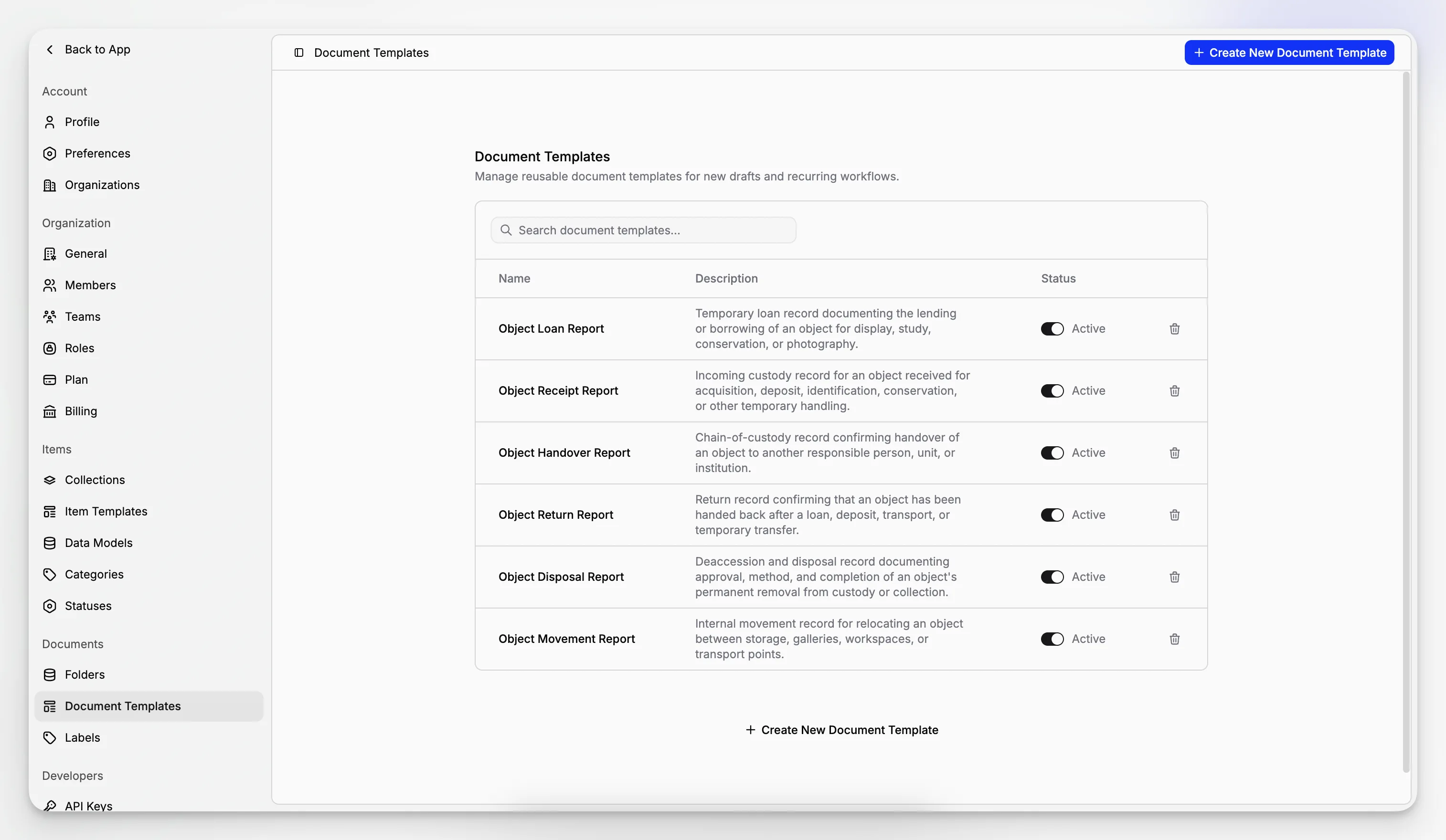 Página de configuración de Plantillas de Documentos de Blueputto que muestra plantillas reutilizables con estados y controles de creación.