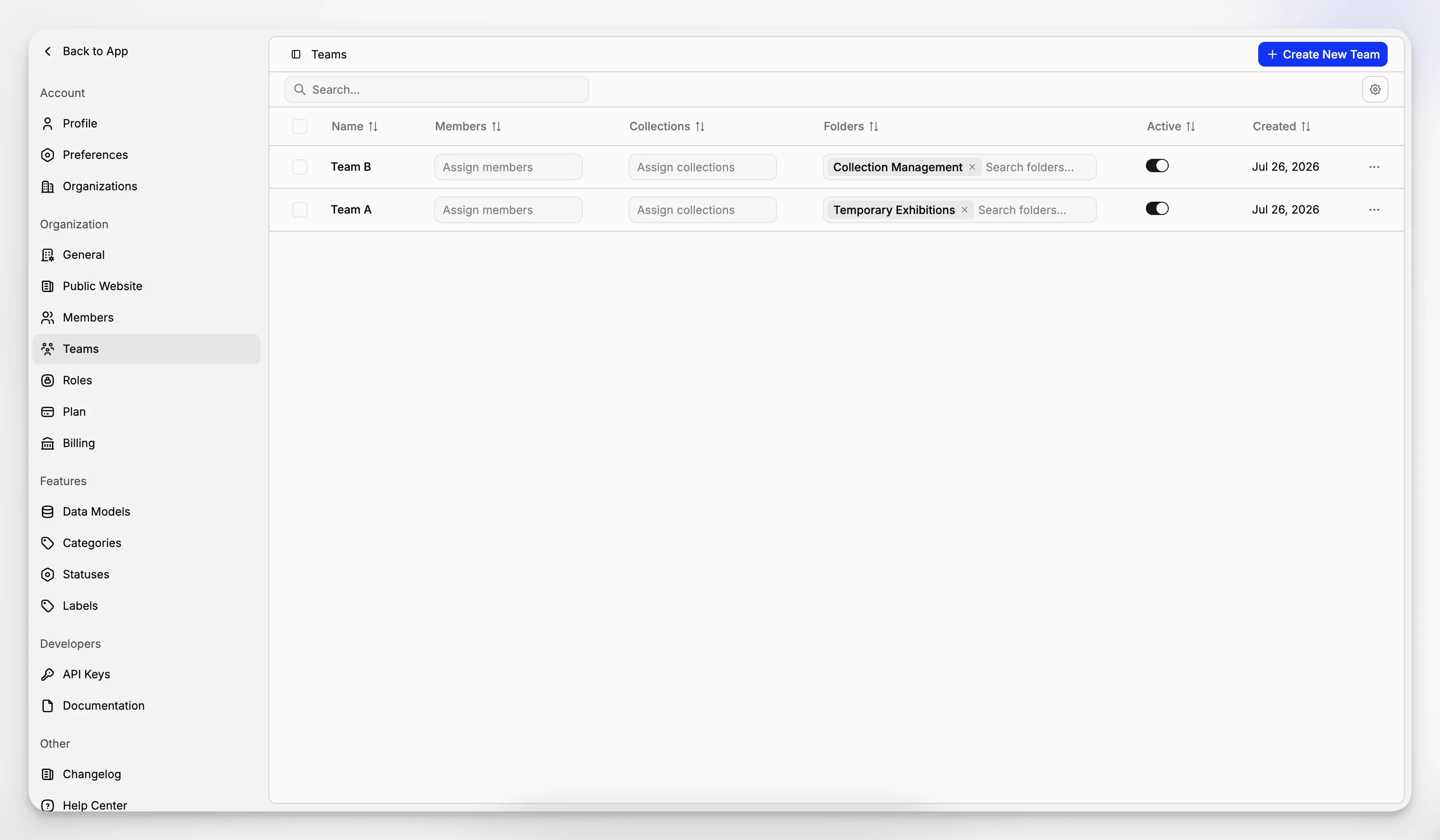 Blueputto-applicatiescherm dat een collaboratieve workflow voor museumregistraties tussen teams toont